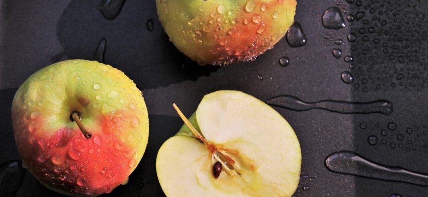 Fruit Sectioned Apple Eat Fresh  - pasja1000 / Pixabay